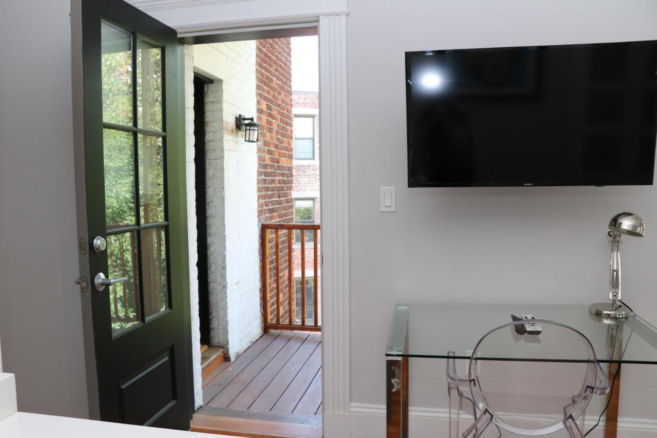 A Stylish Stay W/ A Queen Bed, Heated Floors.. #34 Brookline Extérieur photo
