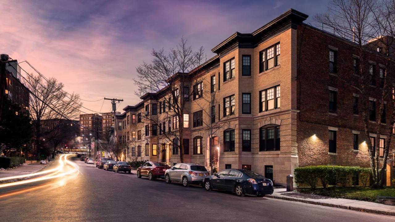 A Stylish Stay W/ A Queen Bed, Heated Floors.. #34 Brookline Extérieur photo