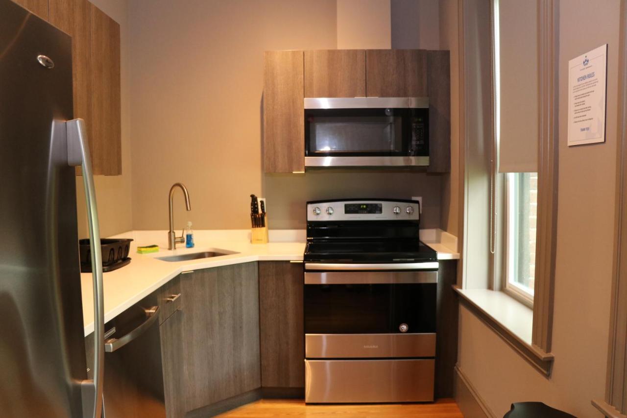 A Stylish Stay W/ A Queen Bed, Heated Floors.. #34 Brookline Extérieur photo