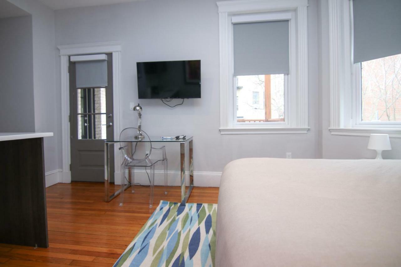 A Stylish Stay W/ A Queen Bed, Heated Floors.. #34 Brookline Extérieur photo